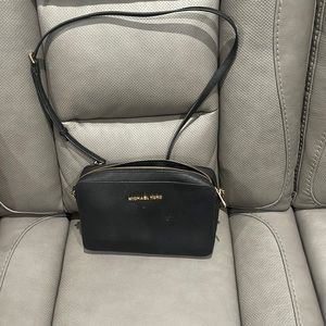 Michael kors crossbody purse
